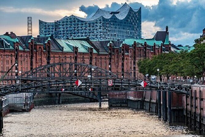 Hamburg - Private Peppercorn Tour for 2 Persons - How the 90 Minutes Works From Rathaus to Elbphilharmonie