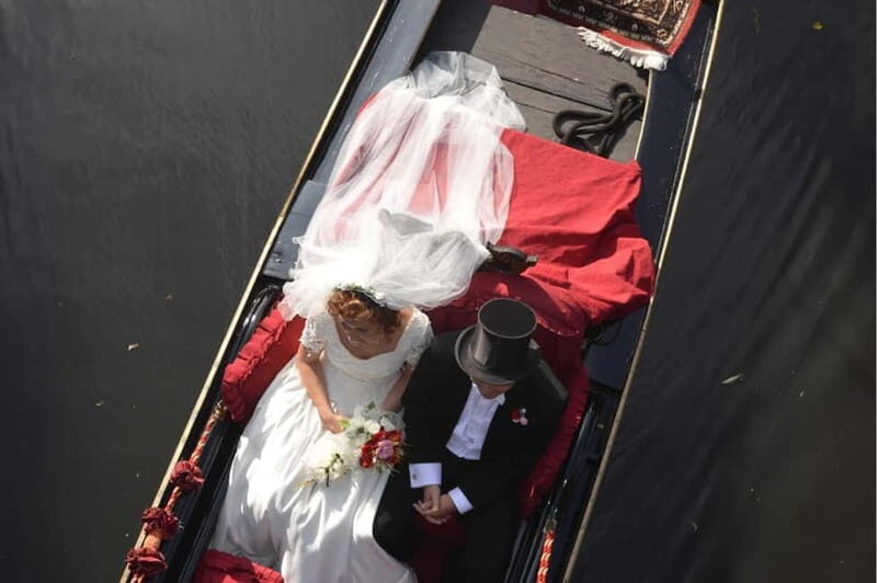 Hamburg: private Tour in the royal Venetian Alstergondel - Key things that make this gondola ride work