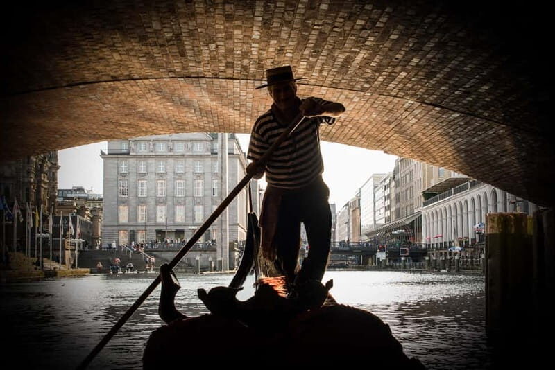 Hamburg: private Tour in the royal Venetian Alstergondel - The route, explained: what each stop is really for