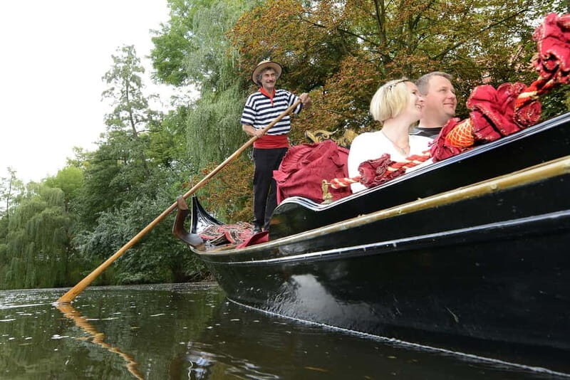 Hamburg: private Tour in the royal Venetian Alstergondel - What you’ll learn: gondolas and Hamburg, tied together