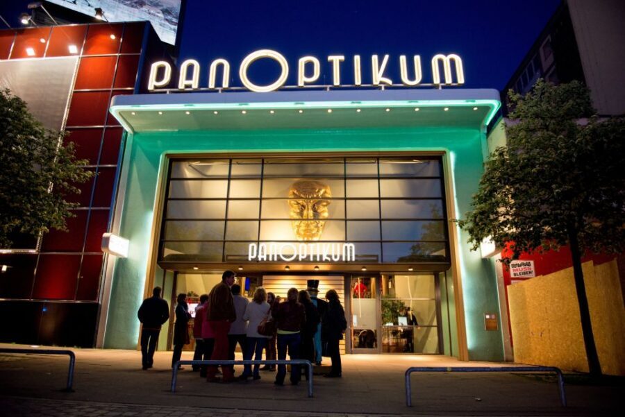 Hamburg: Private Tour Red Light District Walking Tour - St. Pauli after dark: what this private Red Light District walk is really about