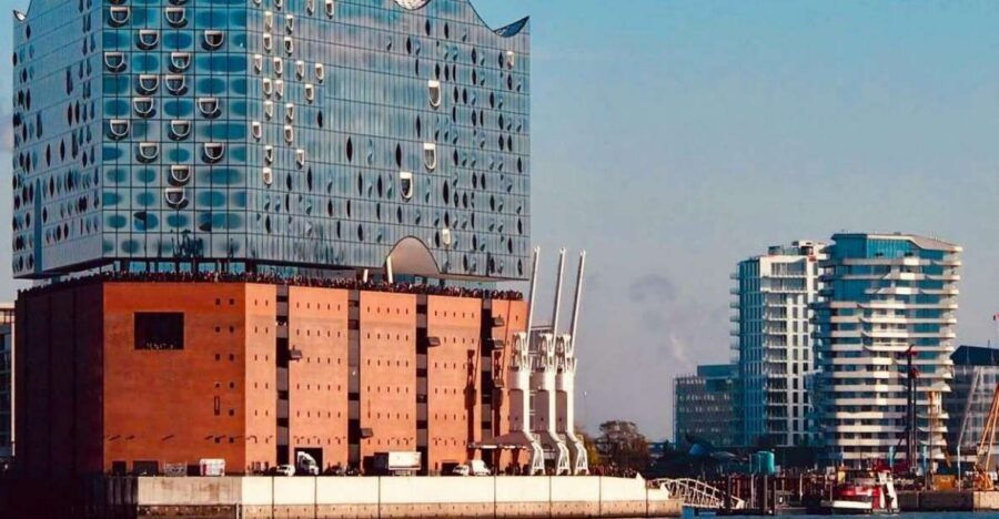 Hamburg: Private Tour UNESCO Speicherstadt and HafenCity - Chile House Photo Stop: A Fast Landmark Moment with Big Payoff