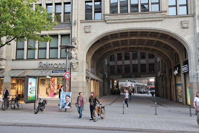 Hamburg Private Walking Tour with a Local: Icons & Hidden Gems - Your Icon Choice: Miniatur Wunderland or Michel