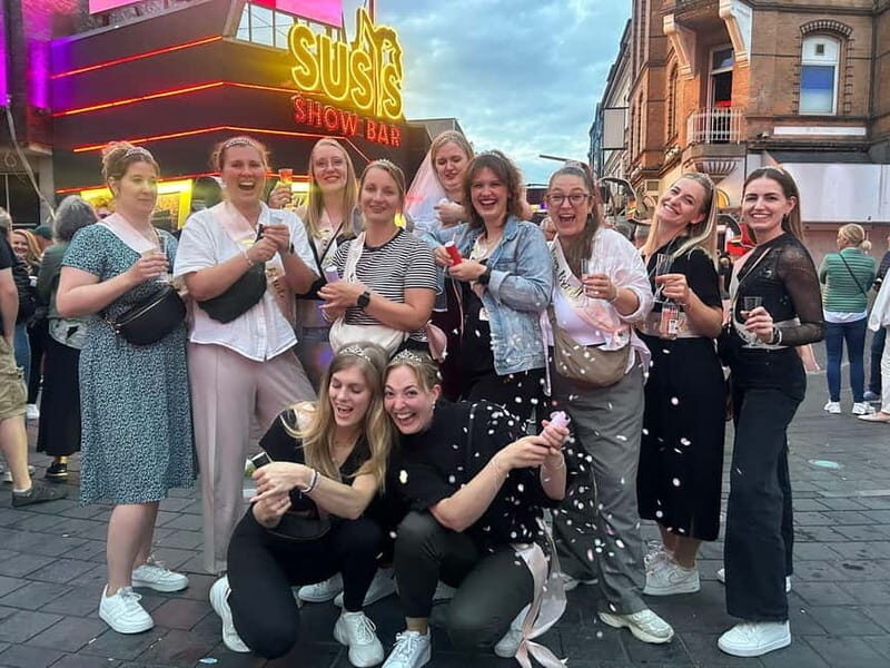 Hamburg Pub Crawl - 4 Locations, Shots & Club Entry - The 4-hour plan: welcome shot to club without overthinking
