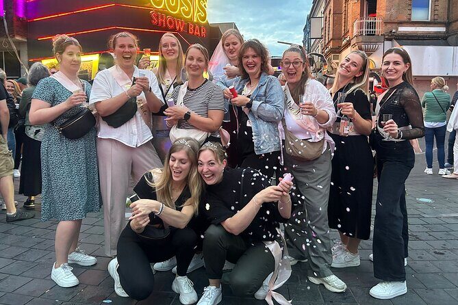 Hamburg PubCrawl: 4 Venues, Welcome Shots + Club Entry - Who This PubCrawl Fits Best on the Reeperbahn