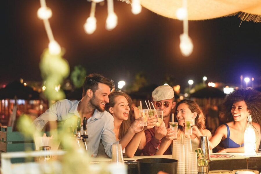 Hamburg: Pubcrawl & Nightlife Tour auf St.Pauli - Who this tour suits best on St. Pauli