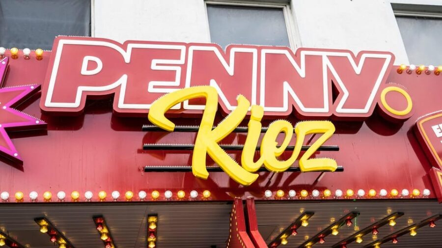Hamburg: Reeperbahn & St. Pauli by Day - Meeting at St. Pauli metro: get oriented fast