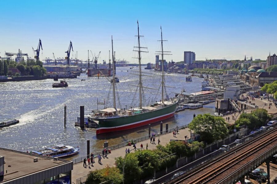 Hamburg: RICKMER RICKMERS Museum Entry Ticket - The exhibition area: restored objects plus rotating art and photos