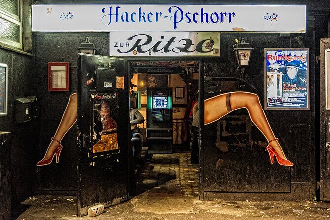 Hamburg: Safari tour in St. Pauli - St. Pauli After Dark: A 2-Hour Walk With a Mission