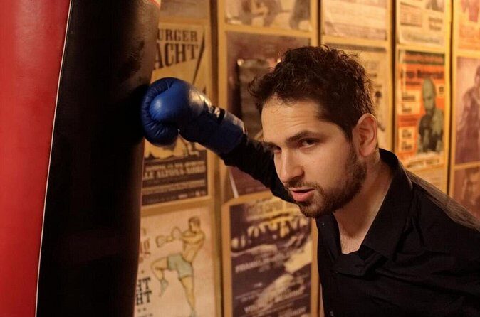 Hamburg: Safari tour in St. Pauli - Into Zur Ritze: The Boxing Club Experience Below Street Level