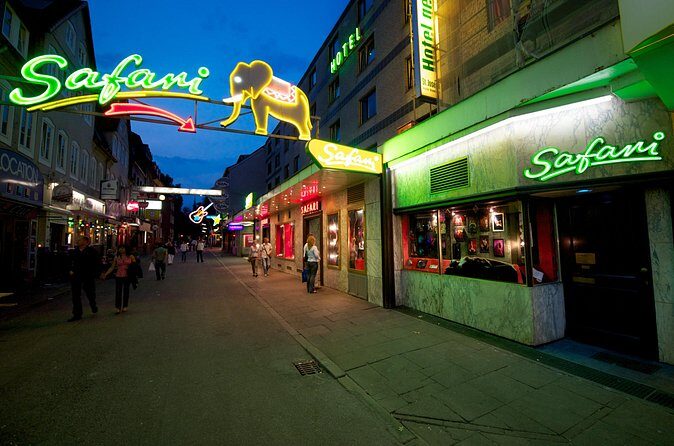 Hamburg: Safari tour in St. Pauli - The Drink Plan and Nightlife Momentum