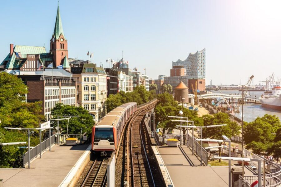 Hamburg: Scavenger Hunt Self-Guided Tour around the port - Speicherstadt and the St. Catherine’s Church finish-feel