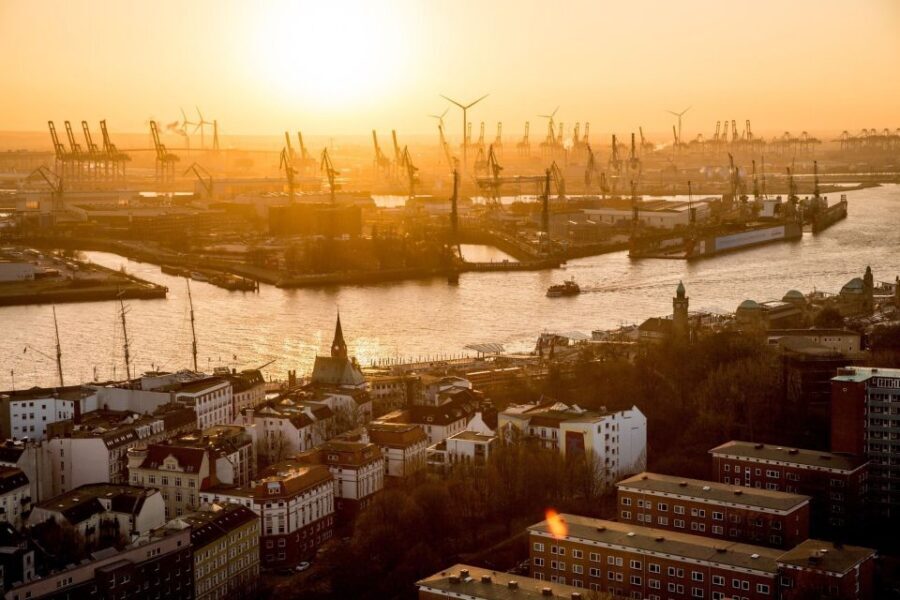 Hamburg: Speicherstadt and HafenCity 2-Hour Tour - Meet at Baumwall, then walk HafenCity to Speicherstadt (and finish strong)