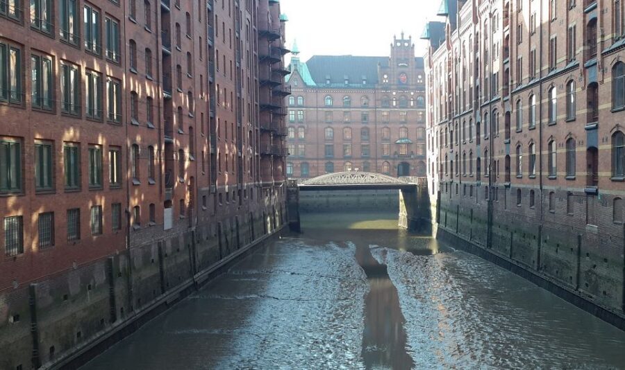 Hamburg: Speicherstadt and Hafencity Guided Tour - Elbphilharmonie first: why starting here works