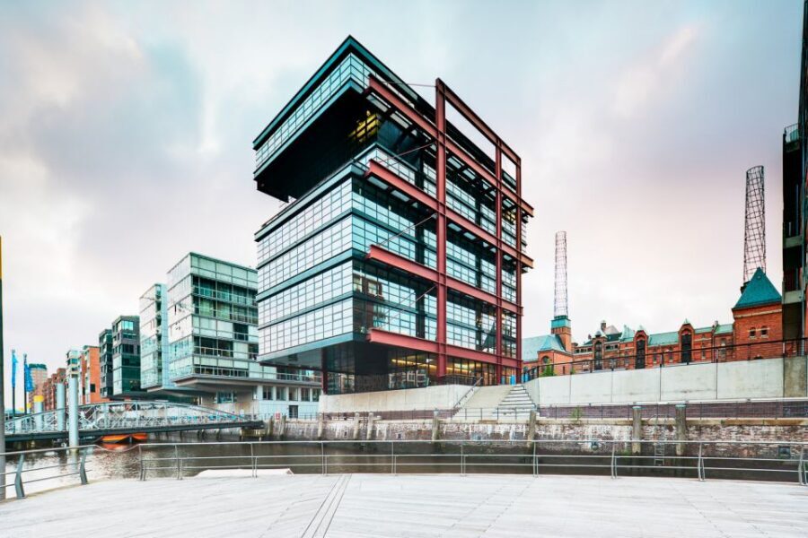 Hamburg: Speicherstadt and HafenCity Tour - Hamburg’s Speicherstadt and HafenCity in 2 hours