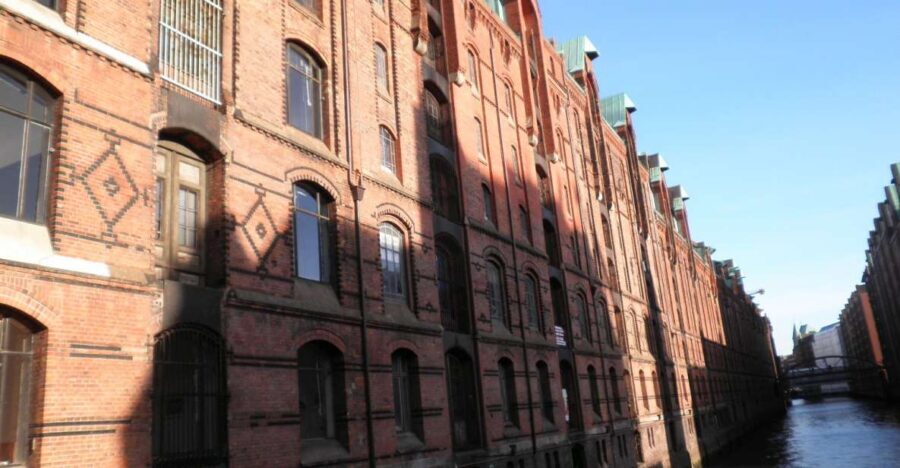 Hamburg: Speicherstadt & HafenCity 2-Hour Walking Tour - Key things that make this Hamburg tour work
