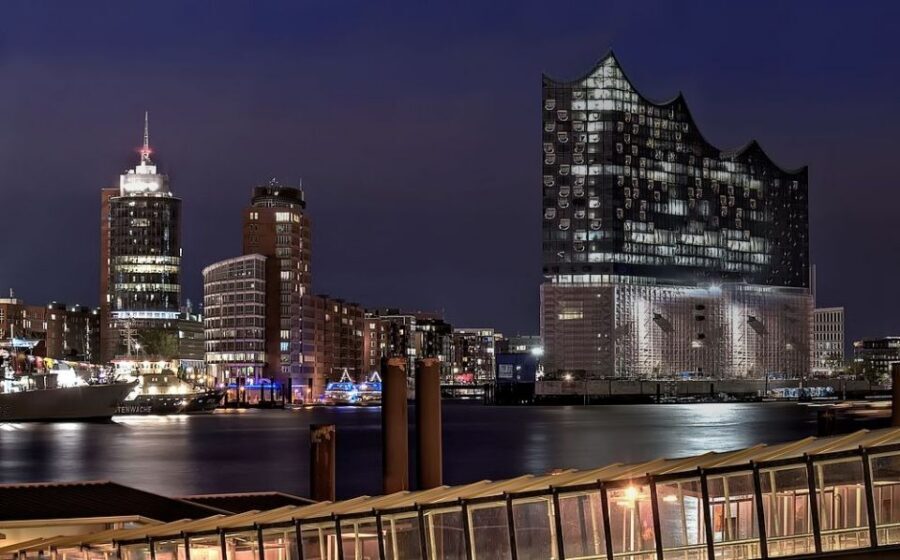 Hamburg: Speicherstadt & HafenCity Tour - Who should book this Hamburg harbor highlights walk