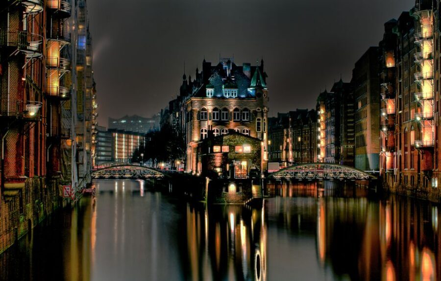 Hamburg: Speicherstadt & HafenCity Tour - Speicherstadt meets HafenCity: why this combo works
