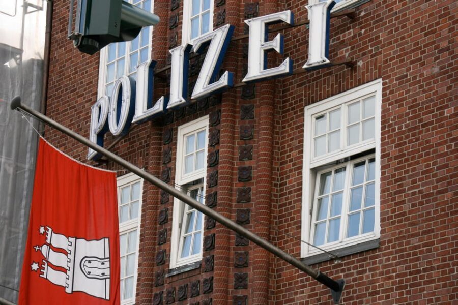 Hamburg St. Pauli - guided walk for school groups - Language, Group Style, and Who This Tour Fits Best