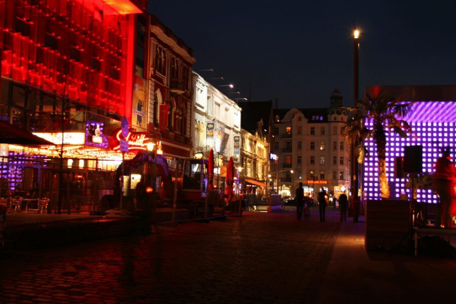 Hamburg St Pauli: Red Light District Walking Tour - Why St Pauli Works Better on Foot Than by Guesswork