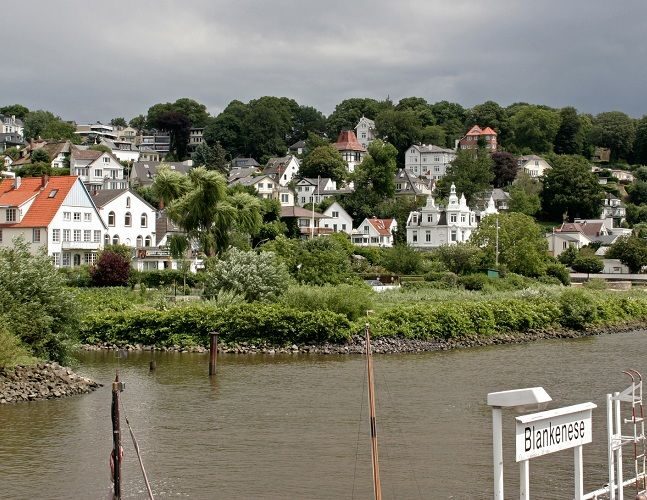 Hamburg: Tour of Blankenese on the Banks of the Elbe - Villas, parks, and the rule-shift story (Danish, Austrian, Prussian)