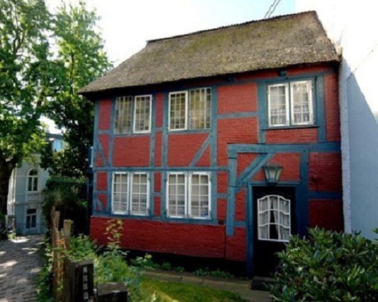 Hamburg: Tour of Blankenese on the Banks of the Elbe - Price and value: $347 for a private group up to 30