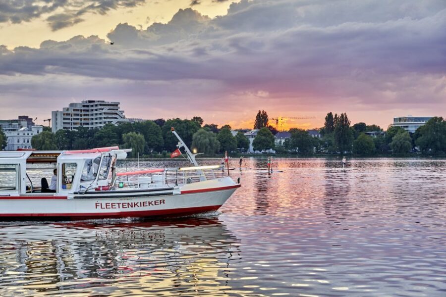 Hamburg: Twilight cruise - Where You Travel: Jungfernstieg, Harvestehude, and the Alster Canals
