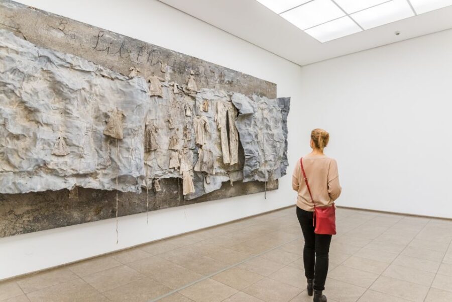 Hamburger Bahnhof Museum Entrance Ticket - Special exhibitions and daily programs: How to make the day feel personal