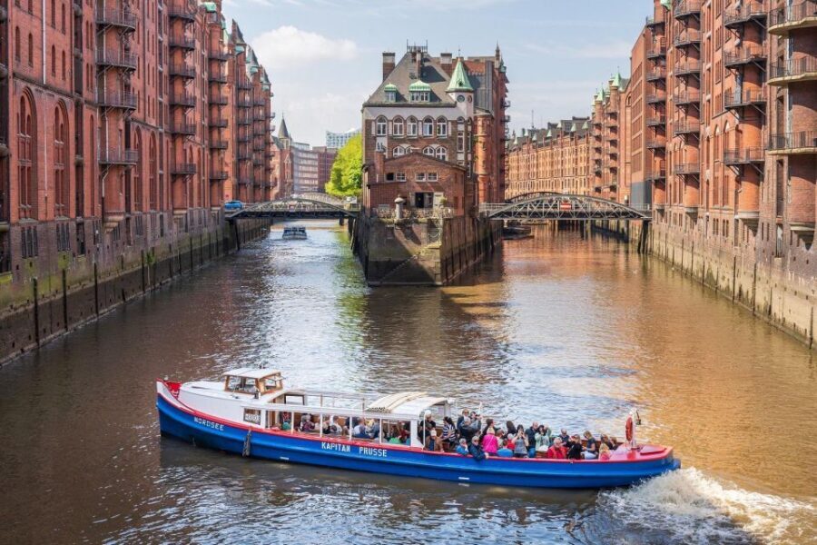 Hamburgs Highlights: Harbor Cruise & Reeperbahn Walking Tour - What you’ll see on the 1-hour harbor cruise over the Elbe