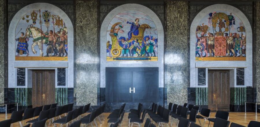 Hannover: New Town Hall exclusive Guided Walking Tour - Hearing the building story in the rooms where it makes sense