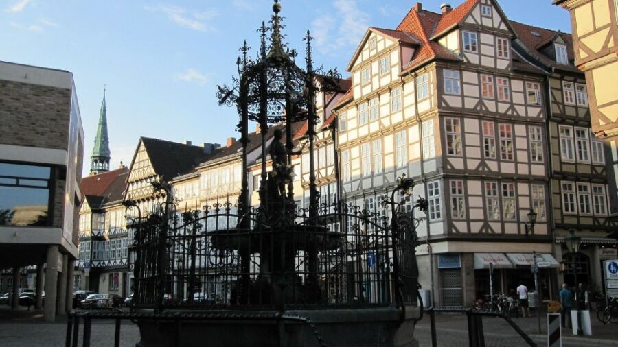 Hannover: Private Guided Walking Tour - Starting at Hanns-Lilje-Platz: the Market Church as your orientation point