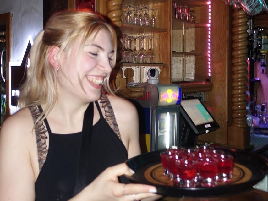 Hannover: Private pub crawl with insider-guide & free shots - Middle Stops in Hanover: One Hour Each, With Included Shots and Games