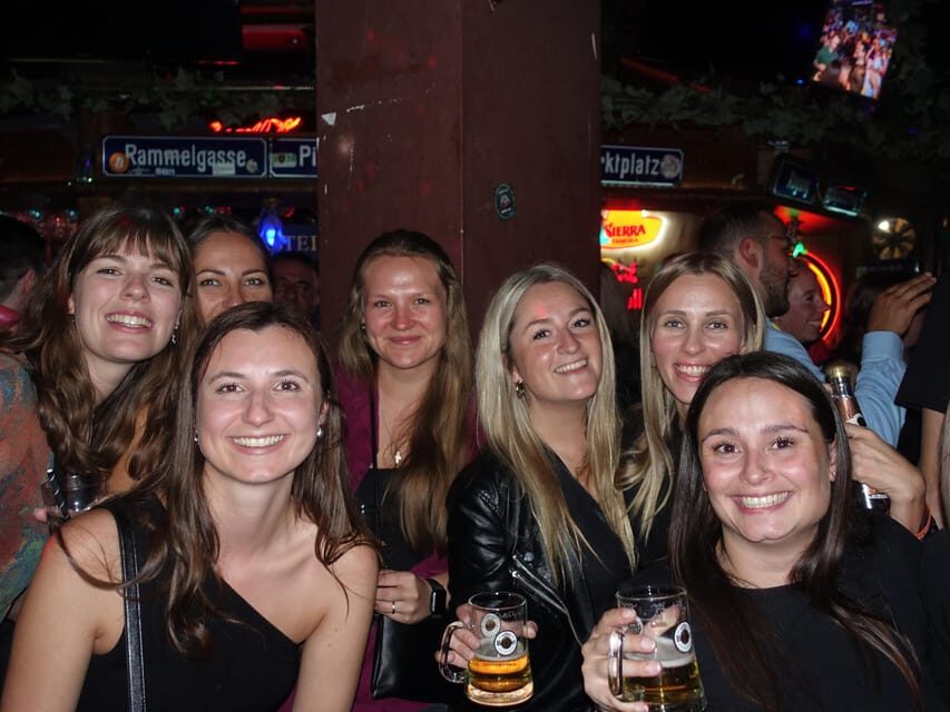 Hannover: Private pub crawl with insider-guide & free shots - Guaranteed Entry and Reserved Places: The Practical Reality