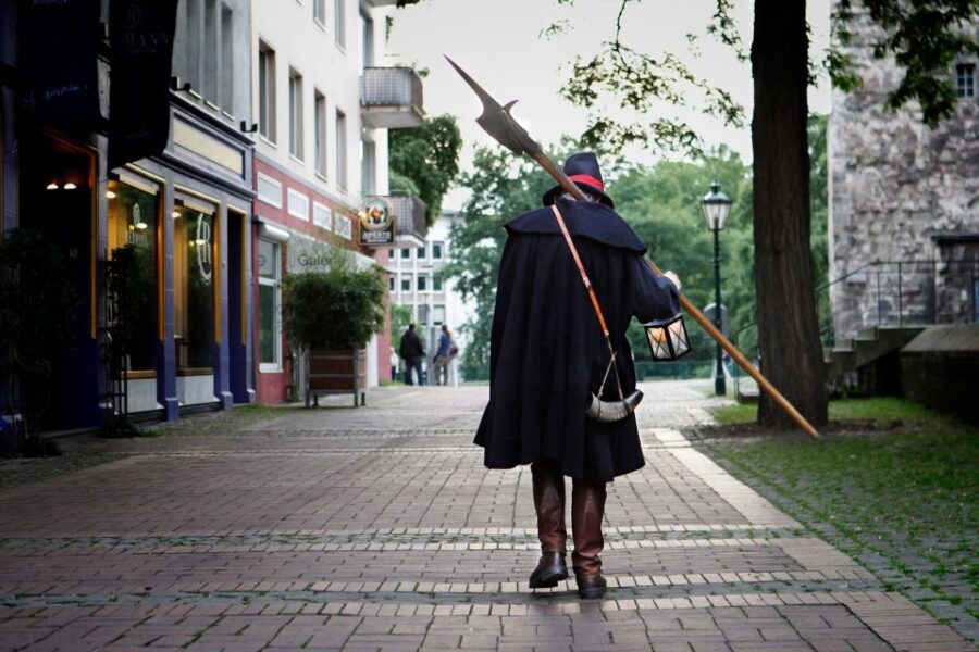 Hanover: Night tour with night watchman Melchior - Beer history and court life on a night walk