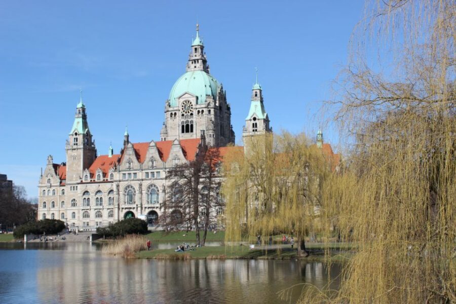 Hanover: Old Town Historical Walking Tour by Geo Epoche - Gottfried Wilhelm Leibniz: The Scholar Thread Through Hanover