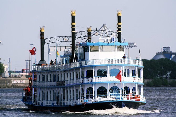 Harbor cruise on the beautiful Elbe - Entering Hamburg’s waterways from Brücke 1