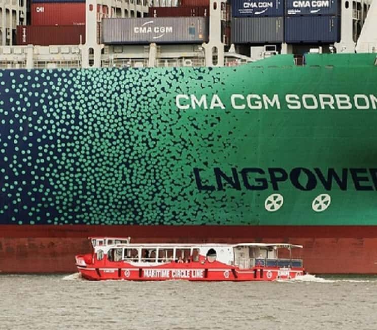 Harbor Tour with Live moderation in German - Why a 75-minute Hamburg harbor barge tour works