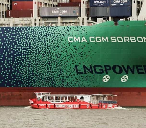 Harbor Tour with Live moderation in German - Container terminals, docks, and ship repair yards: what you’ll actually see