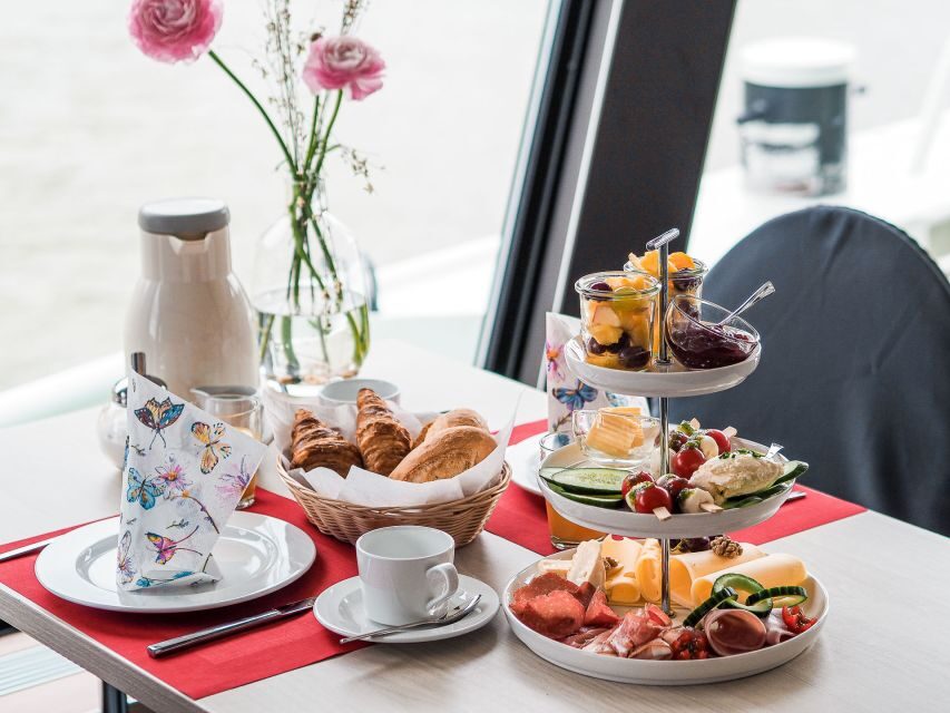 Heidelberg: Breakfast boat cruise - Boarding at Weisse Flotte: How the 3-Hour Rhythm Works