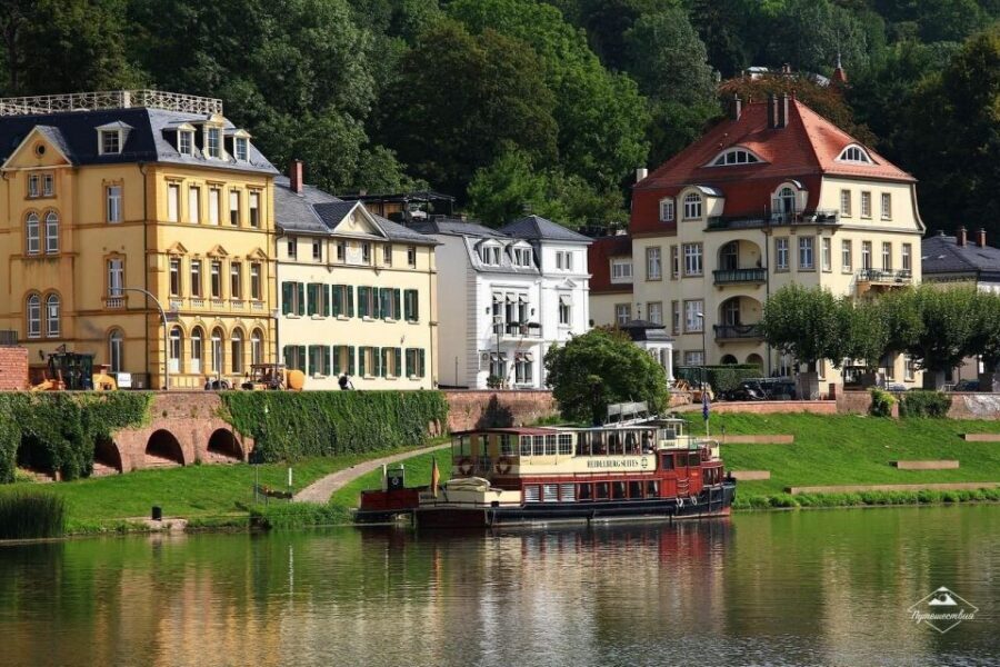Heidelberg Castle Tour: Residence of the Electors - Pharmacy Museum in the courtyard: your optional add-on