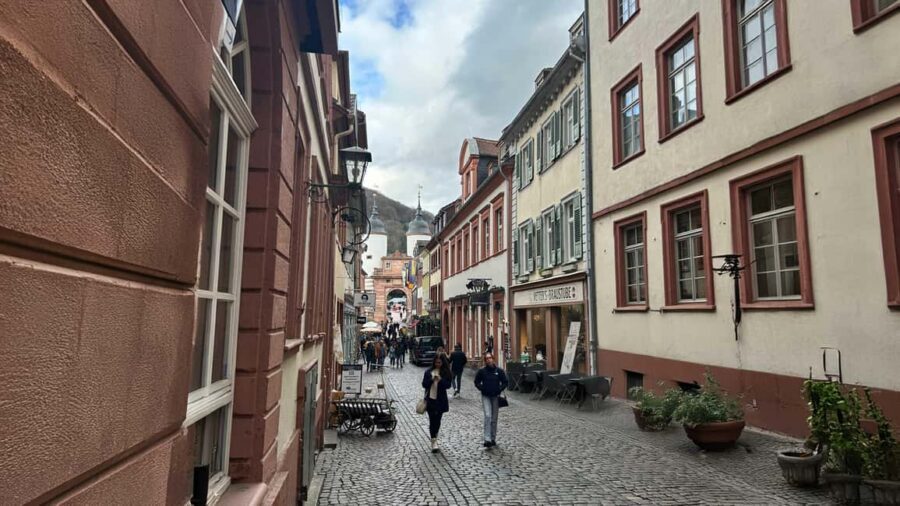 Heidelberg: Experience our history 1.5-hour walking tour through the old town - Starting at the Karlsplatz fountain, then straight into the old town