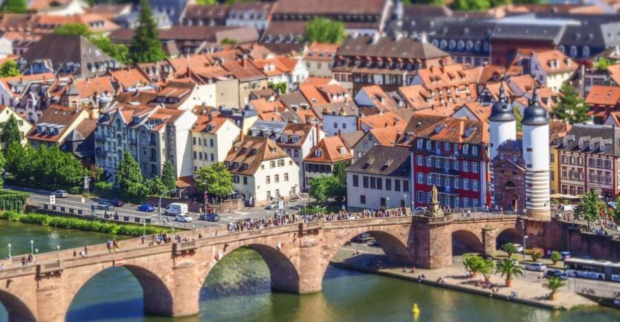 Heidelberg: Old Town Tour Including Castle Visit - Meeting at Löwenbrunnen: your orientation starts instantly