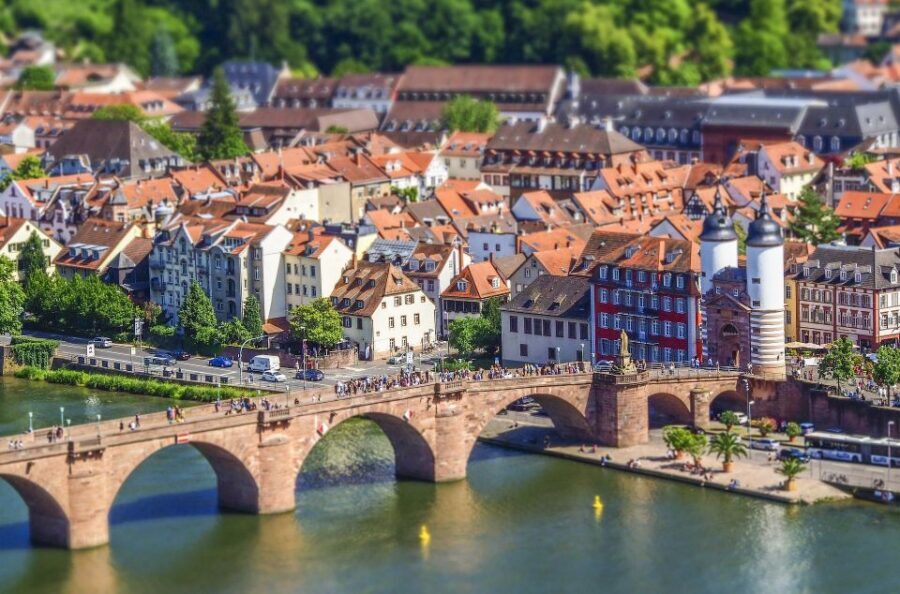 Heidelberg: Old Town Tour Including Castle Visit - Kornmarkt: the square with the Castle in its background