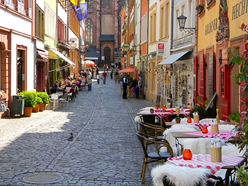 Heidelberg: Private 3-Hour Tour with Castle Visit - From your meet-up to the pedestrian zone: a smooth start