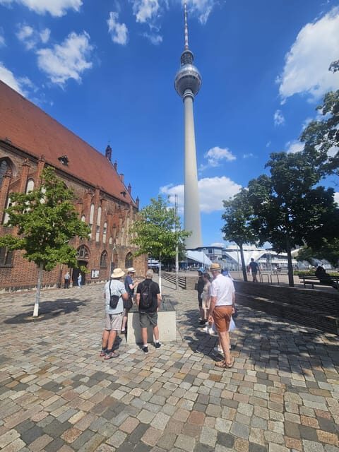 Historic Berlin Pubs & History Tour - The 4-hour pace: enough time for story, not so much you fade