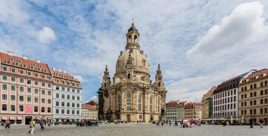 Historical tour of the old town including a Saxon dinner - Meeting Dresden the right way: QF Passage and Dresden Information