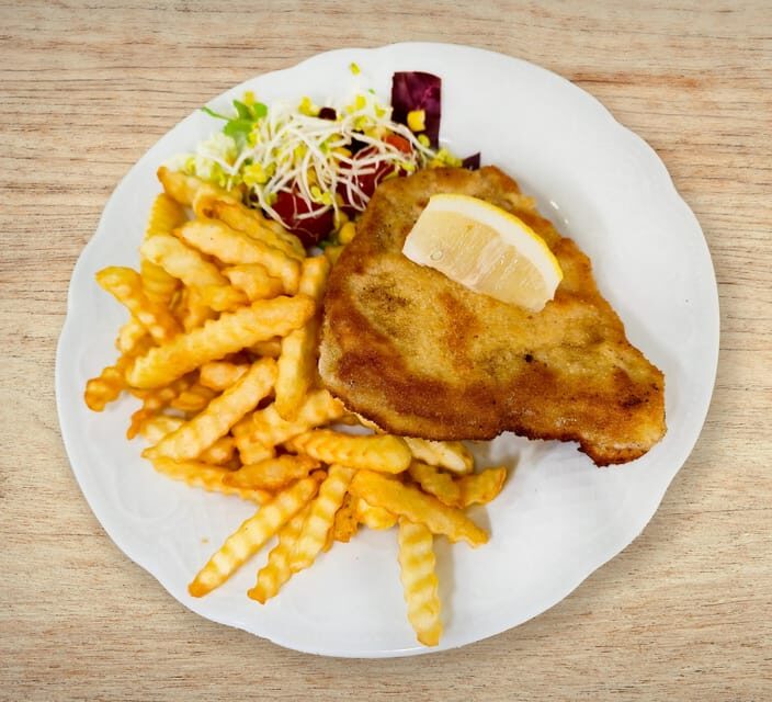 Historical tour of the old town including a Saxon dinner - The Saxon classics menu: your choice of 5 mains