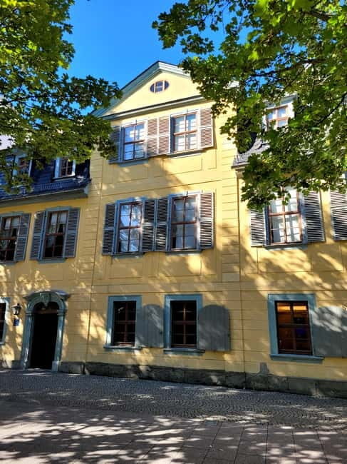 Historical tour of Weimar, Goethe's city in French - Meeting at Maison de Goethe: get your bearings fast