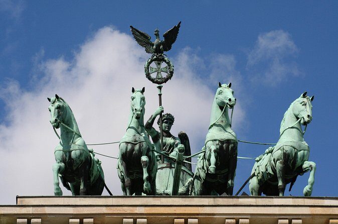 Individual city tour Berlin for max. 8 persons - Reichstag and the Government District: Seeing Change in One View