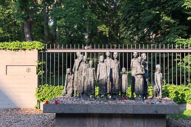 Jewish Berlin Extended (private Walking tour - 5 Hours) - Cemetery ground and the Missing House: what’s left, and what’s gone
